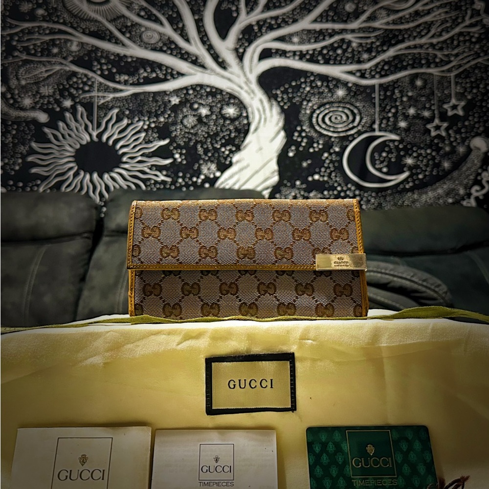 Authentic Vintage Gucci Beige and Brown Monogram Wallet ❌80% OFF SALE❌ - Picture 16 of 16